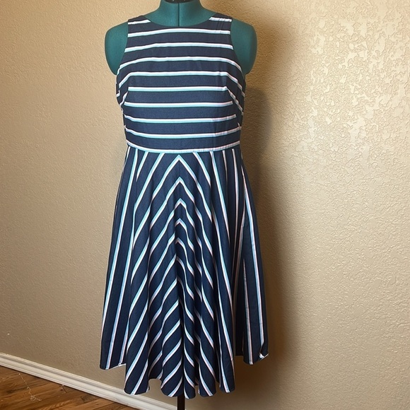 Eliza J Chevron Blue Stripe Fit And Flare Dress with pockets size 8 - Picture 1 of 13